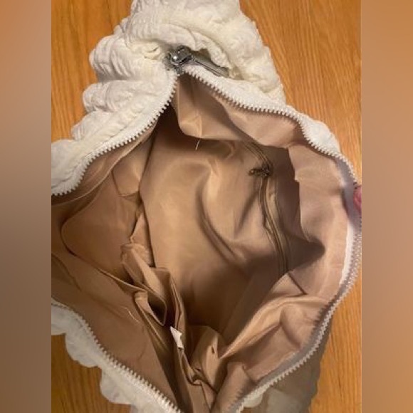 Polar White puff shoulder purse - Picture 3 of 4